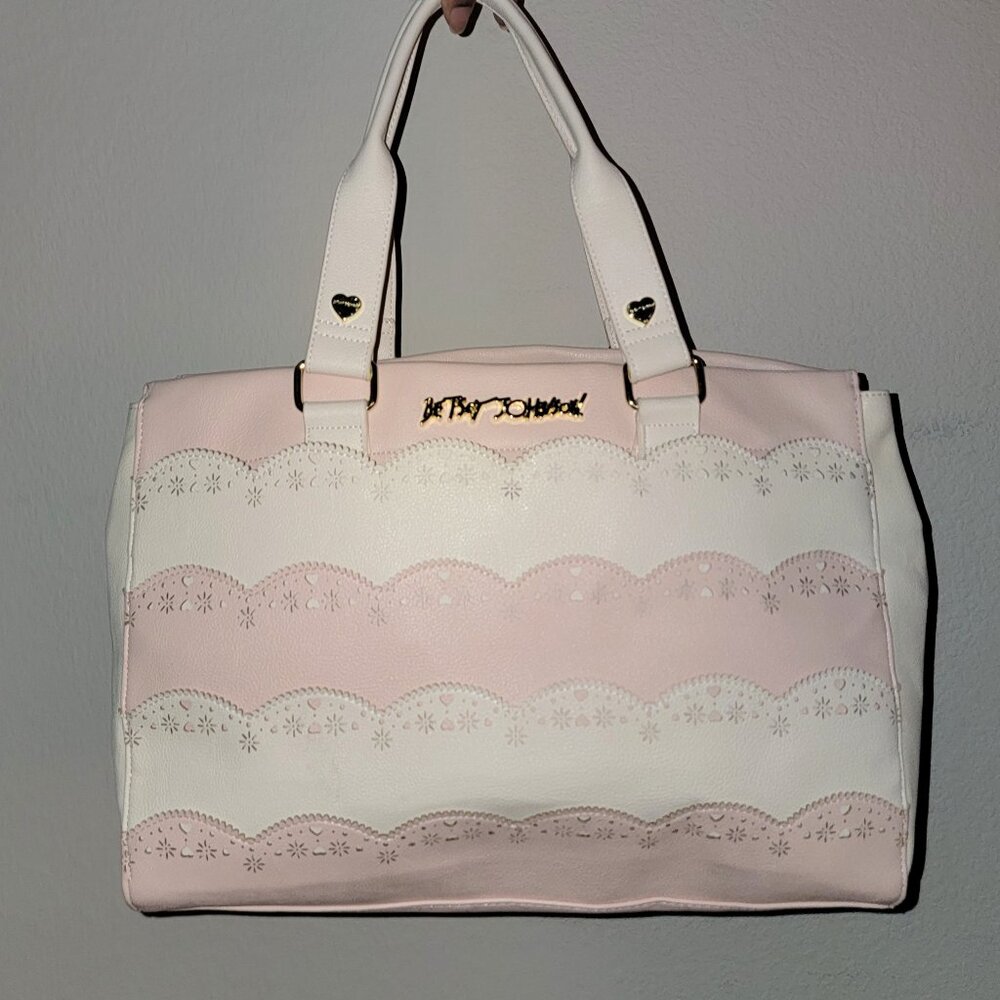 🎉 BETSEY JOHNSON PURSE NWOT